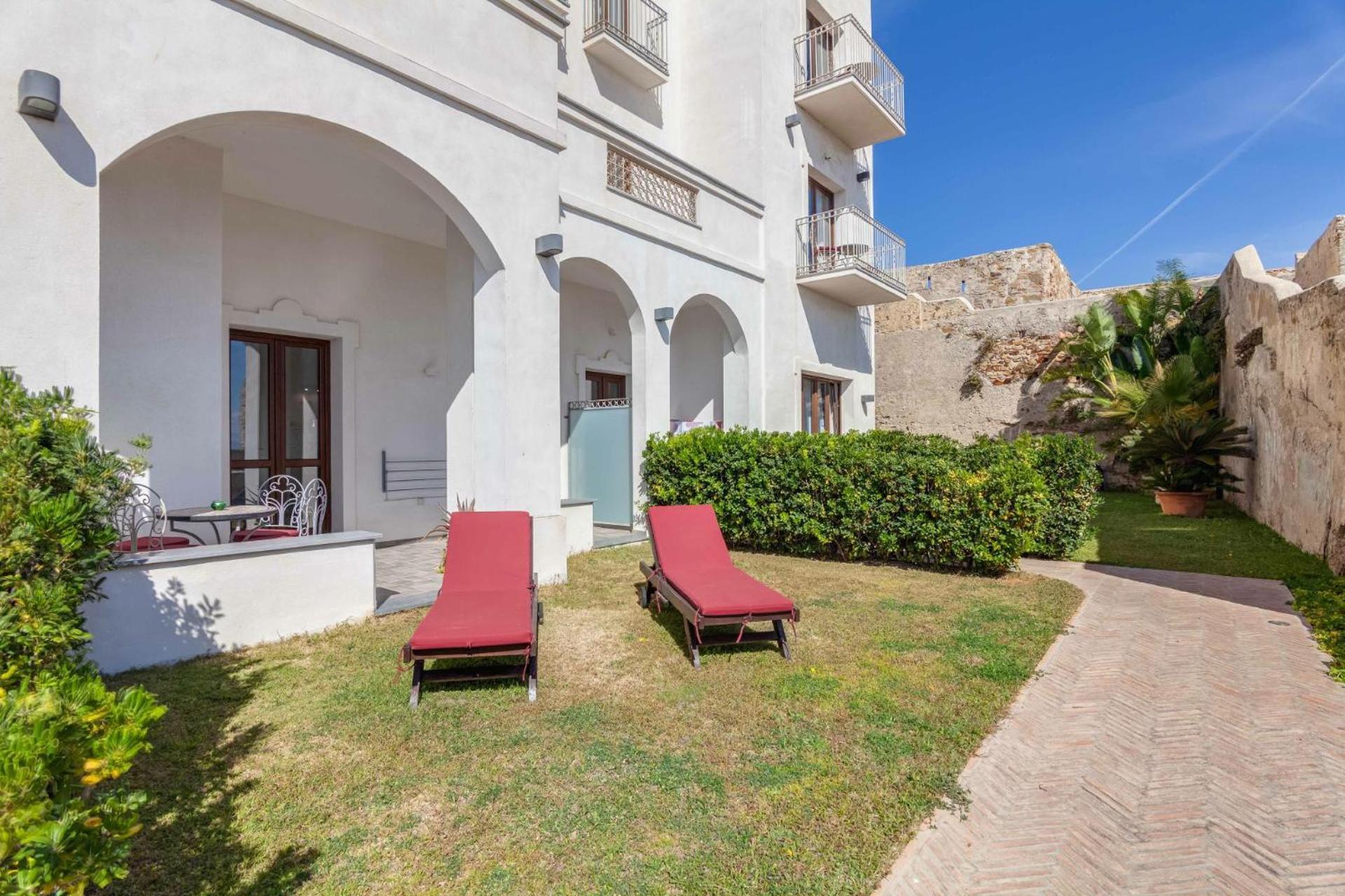 Apartamentos La Residencia טריפה מראה חיצוני תמונה